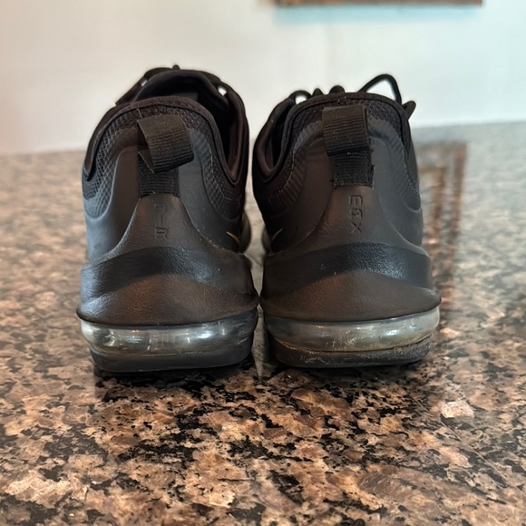Nike air max Axis Black and Gold Sneakers EUC 7 - Picture 6 of 13